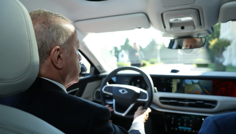 Cumhurbaşkanı Erdoğan, Togg’un yeni gözdesi T10F’i test etti