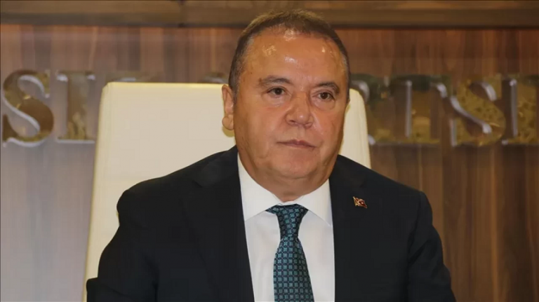 Tutuklu bulunan Muhittin Böcek hastaneye kaldırıldı